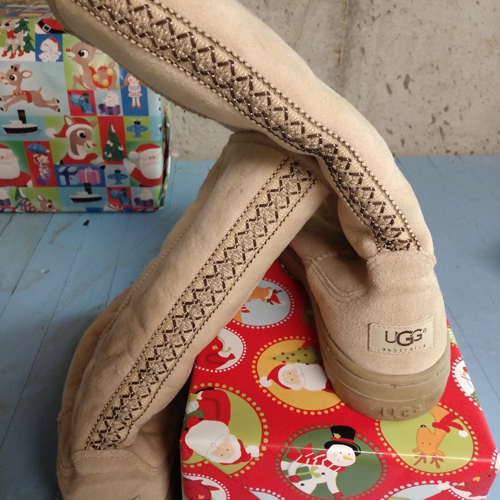 Lightly worn Ultra Tall Women's Ugg Boots size 9